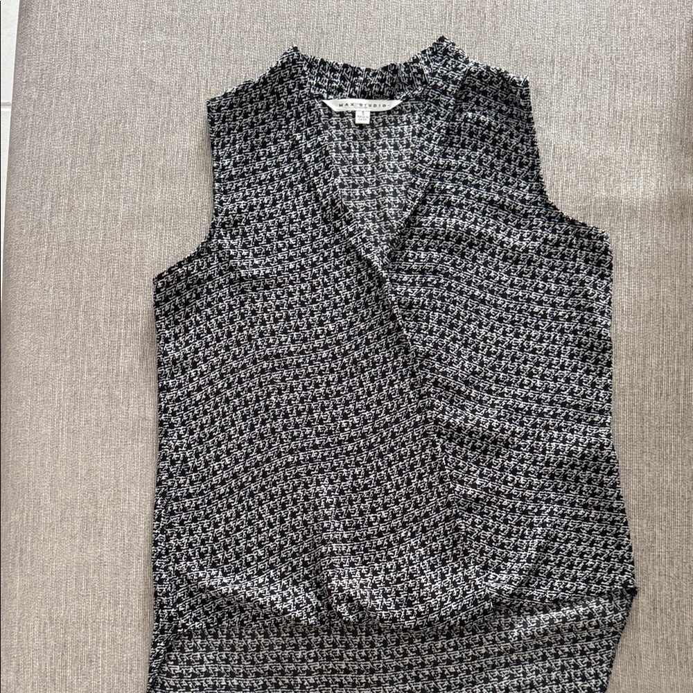 Max Studio Monochrome Sleeveless Blouse